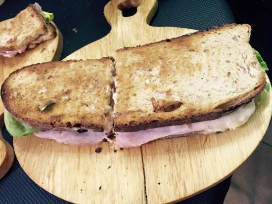 Friend's Pub- O're ra' Marenna